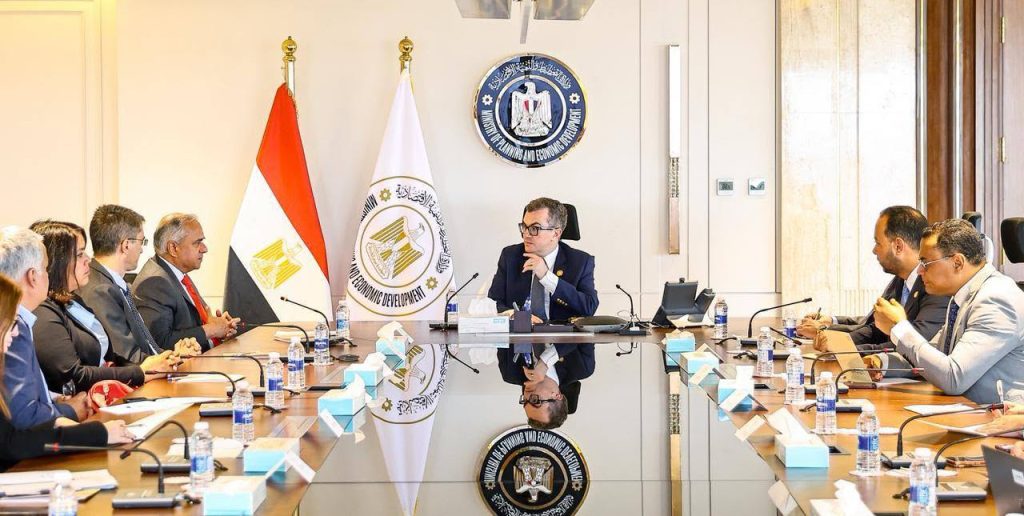 مصر تبدأ صياغة “رؤية 2040”.. وتعد برنامجاً اقتصادياً للسنوات الخمس المقبلة مصر-تبدأ-صياغة-“رؤية-2040”.-وتعد-برنامجاً-اقتصادياً-للسنوات-الخمس-المقبلة